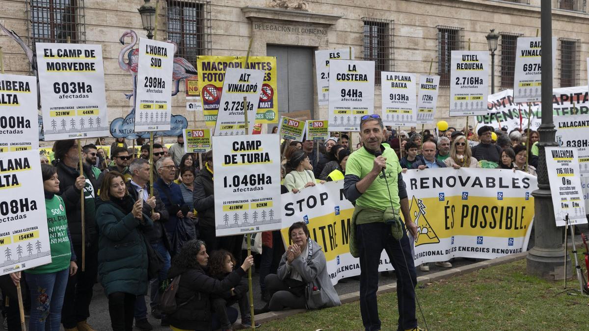 Protesta contra algunos proyectos fotovoltaicos en las comarcas en València.