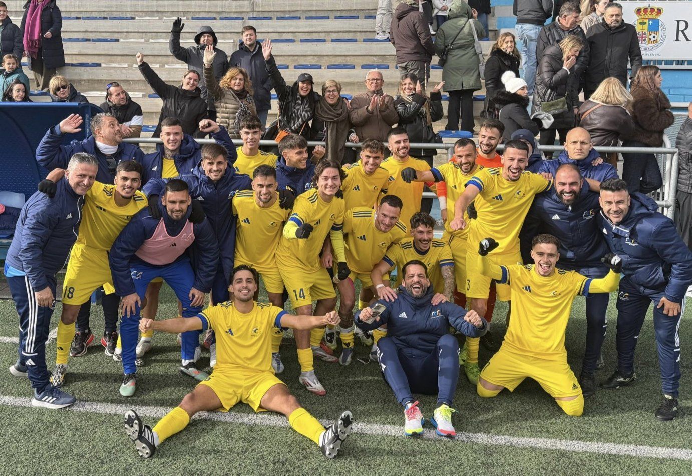 La selección canaria celebra su clasificación en Aragón.