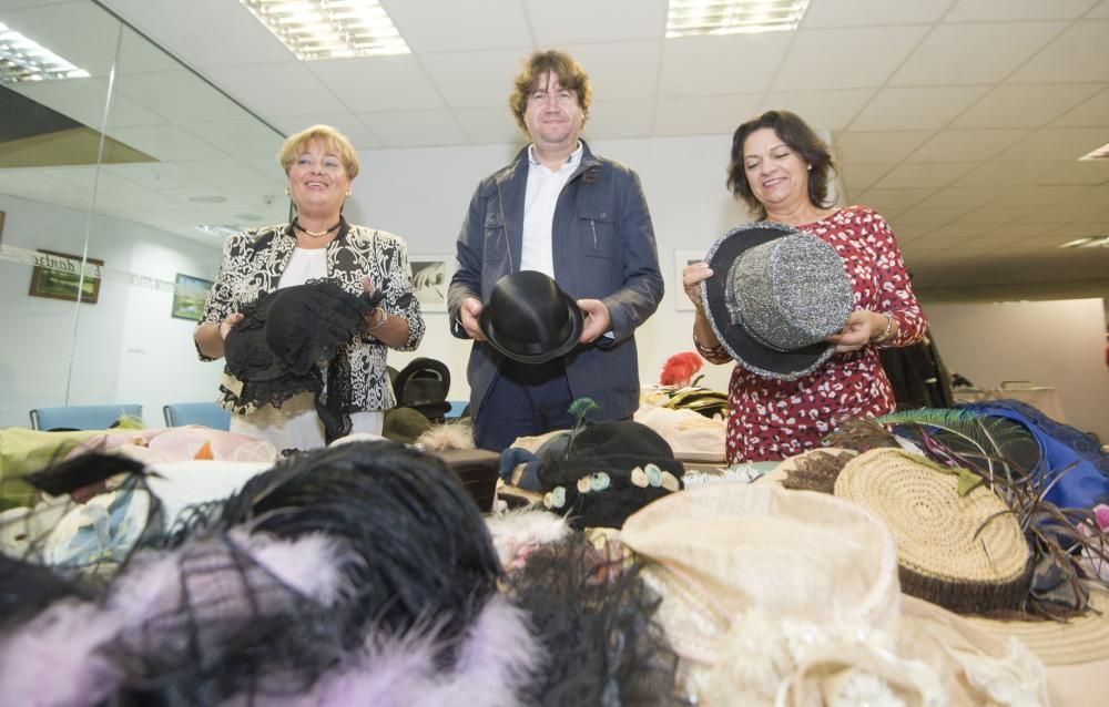 La exposición de objetos antiguos de la colección de Narciso Vázquez puede visitarse en el centro cívico. Es una de las actividades que programa Arteixo hasta el domingo, 16 de octubre de 2016.