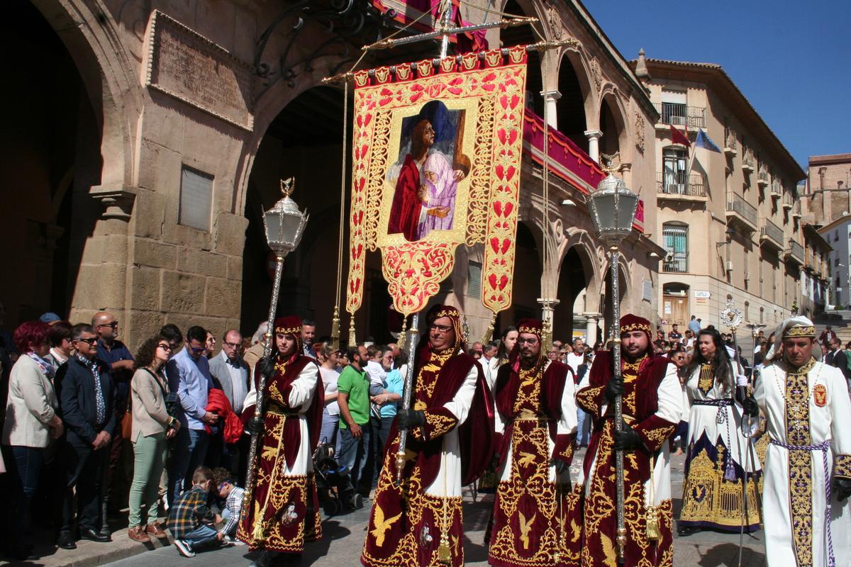 Estandarte de San Juan Evangelista, del Paso Blanco.