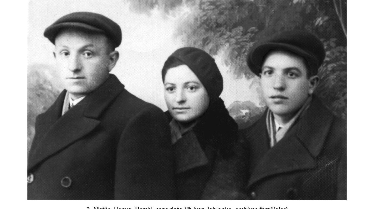 Matès, el abuelo de Ivan Jablonka, con dos de sus hermanos, Henya y Hershl.
