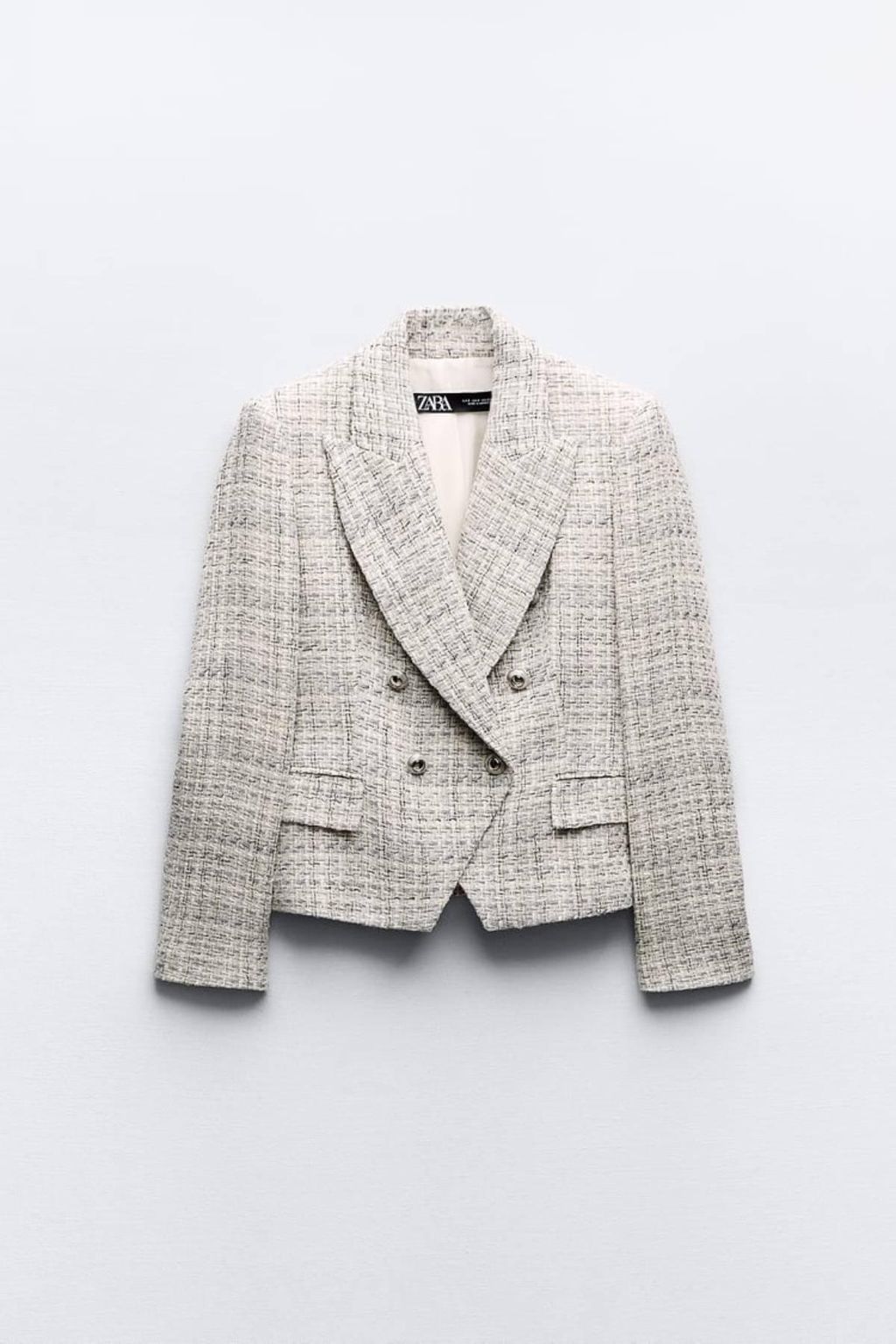 Blazer cruzada de Zara (precio: 25,99 euros)