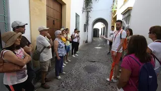 Un estudio de la UCO traza el perfil del usuario de los 'free tours': mujer de 40 años que paga unos 10 euros por ruta