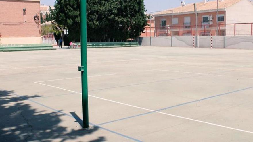 El colegio Candel de Archena pondrá sombra a su pista deportiva