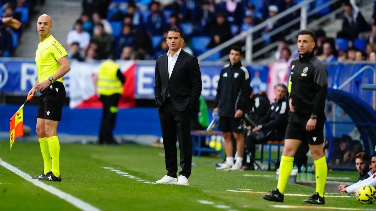 Luis García Plaza, entrenador del Sevilla, en su debut ante el Oviedo