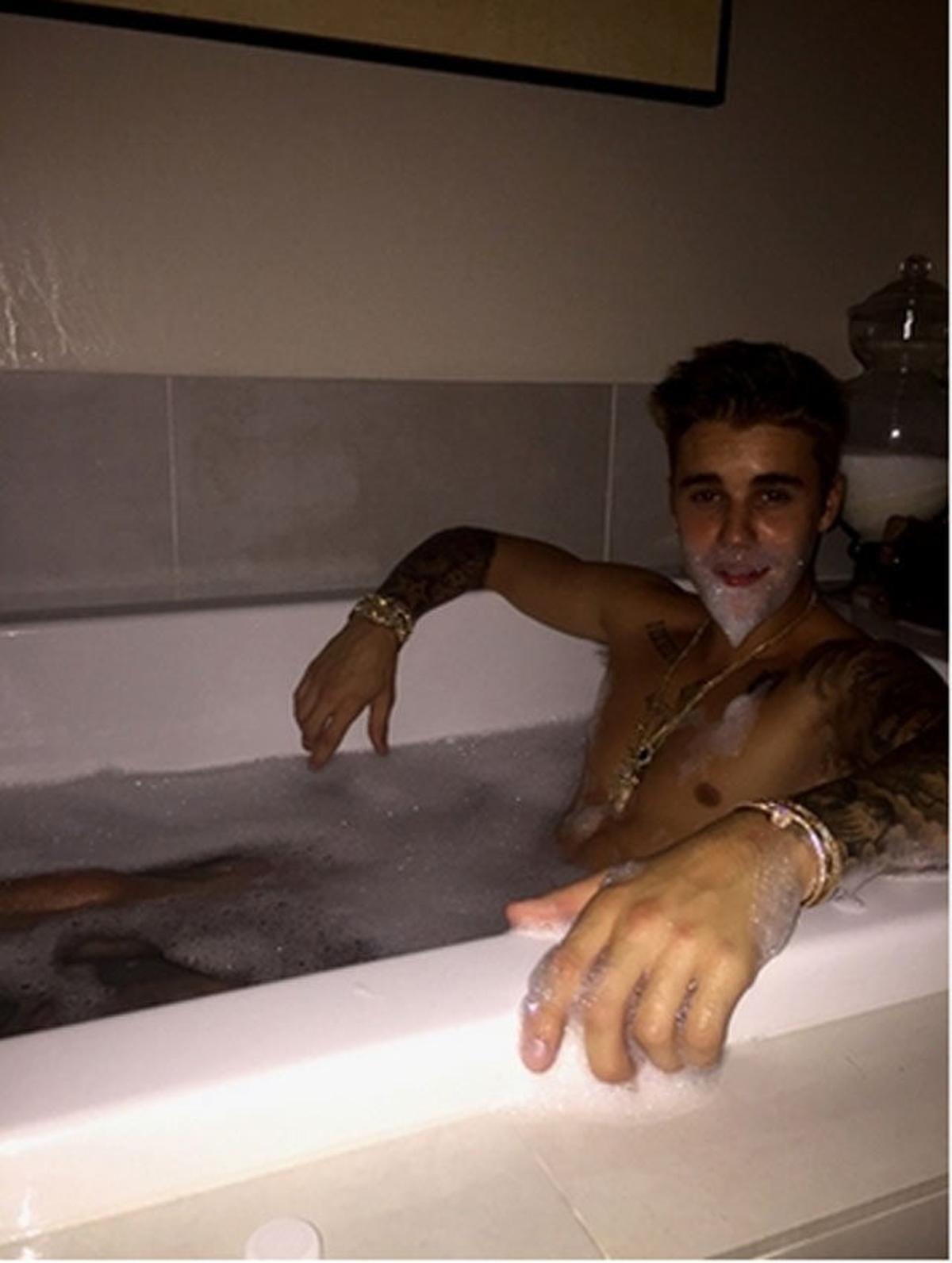 Justin Bieber comparte su momento baño