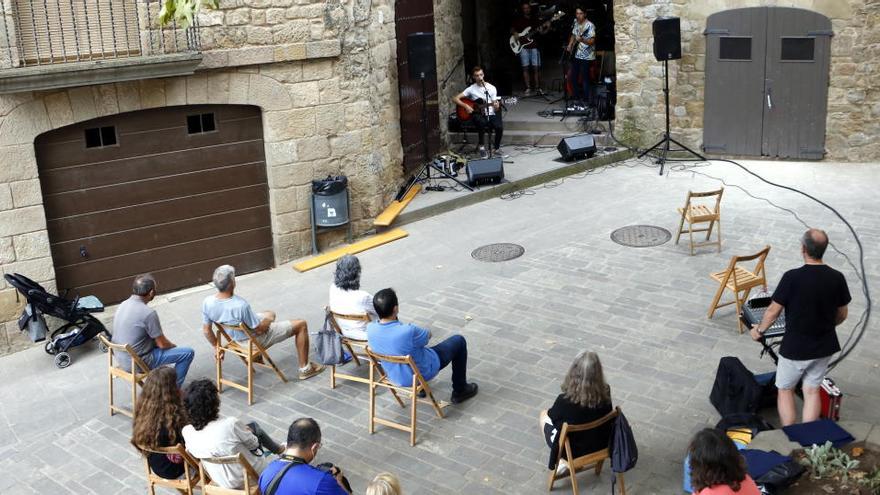 Actuació del grup Músic Trick a la plaça de Sant Joan de Solsona |