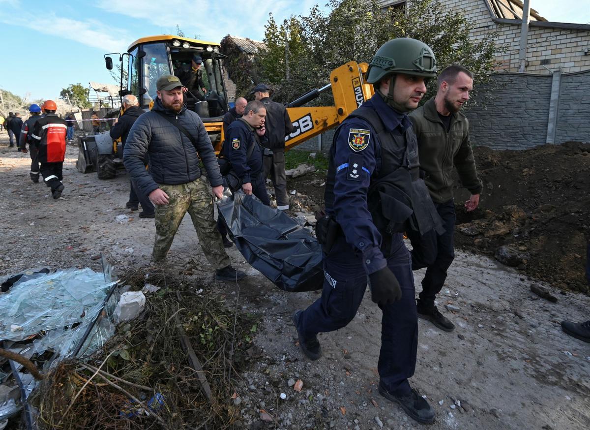 Al menos 12 personas han muerto como resultado del ataque nocturno ruso con misiles contra la ciudad ucraniana de Zaporiyia.