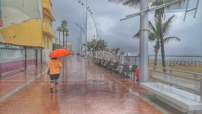 Lluvia en la playa de Las Canteras (28/10/18)