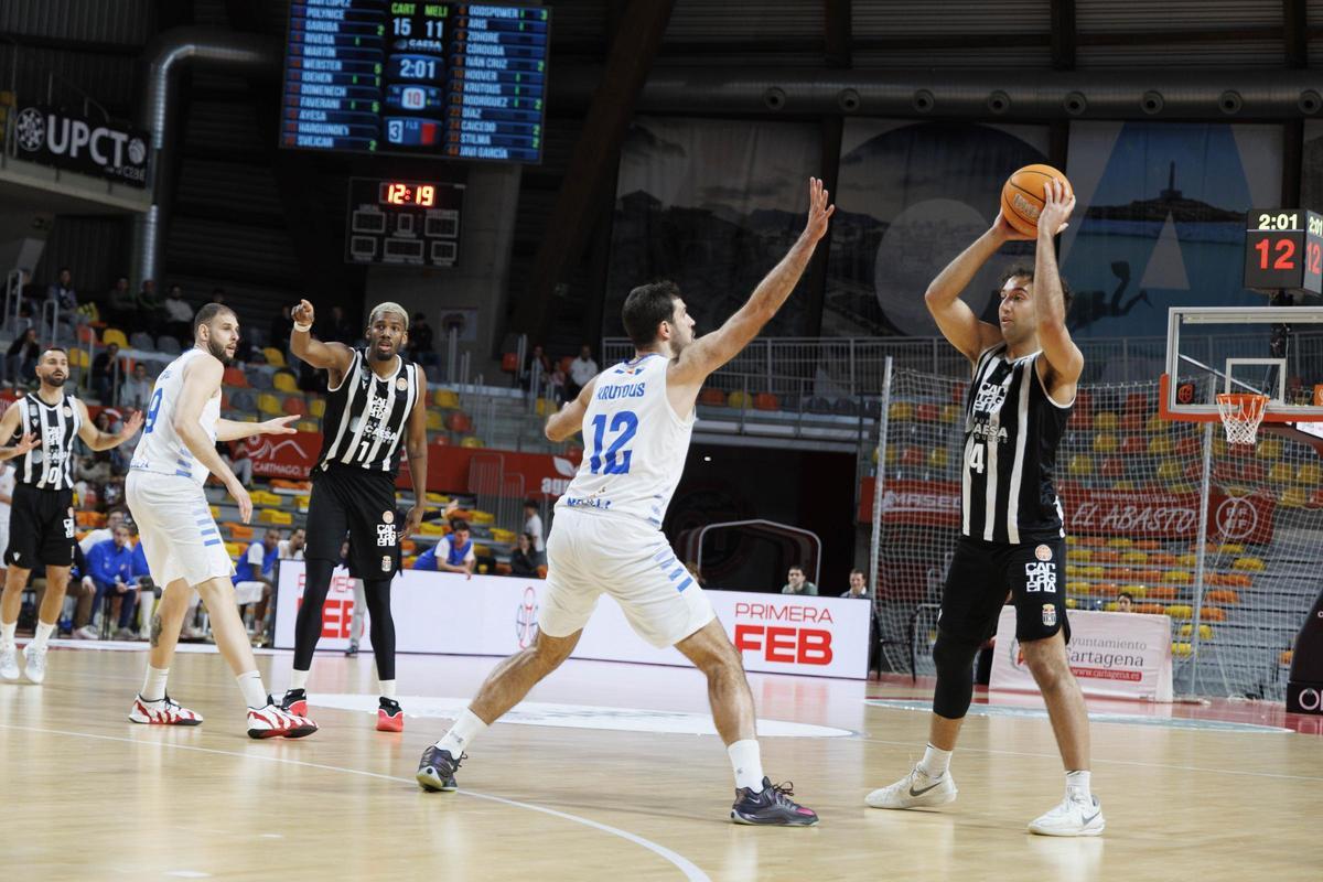 Isaiah Rivera, del Caesa Cartagena, en el partido ante el Melilla en el Palacio.