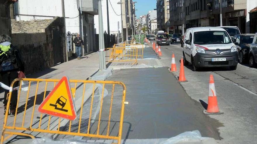 Obras con las que se finalizó la reforma del segundo tramo de la avenida de Vigo. // Rafa Vázquez