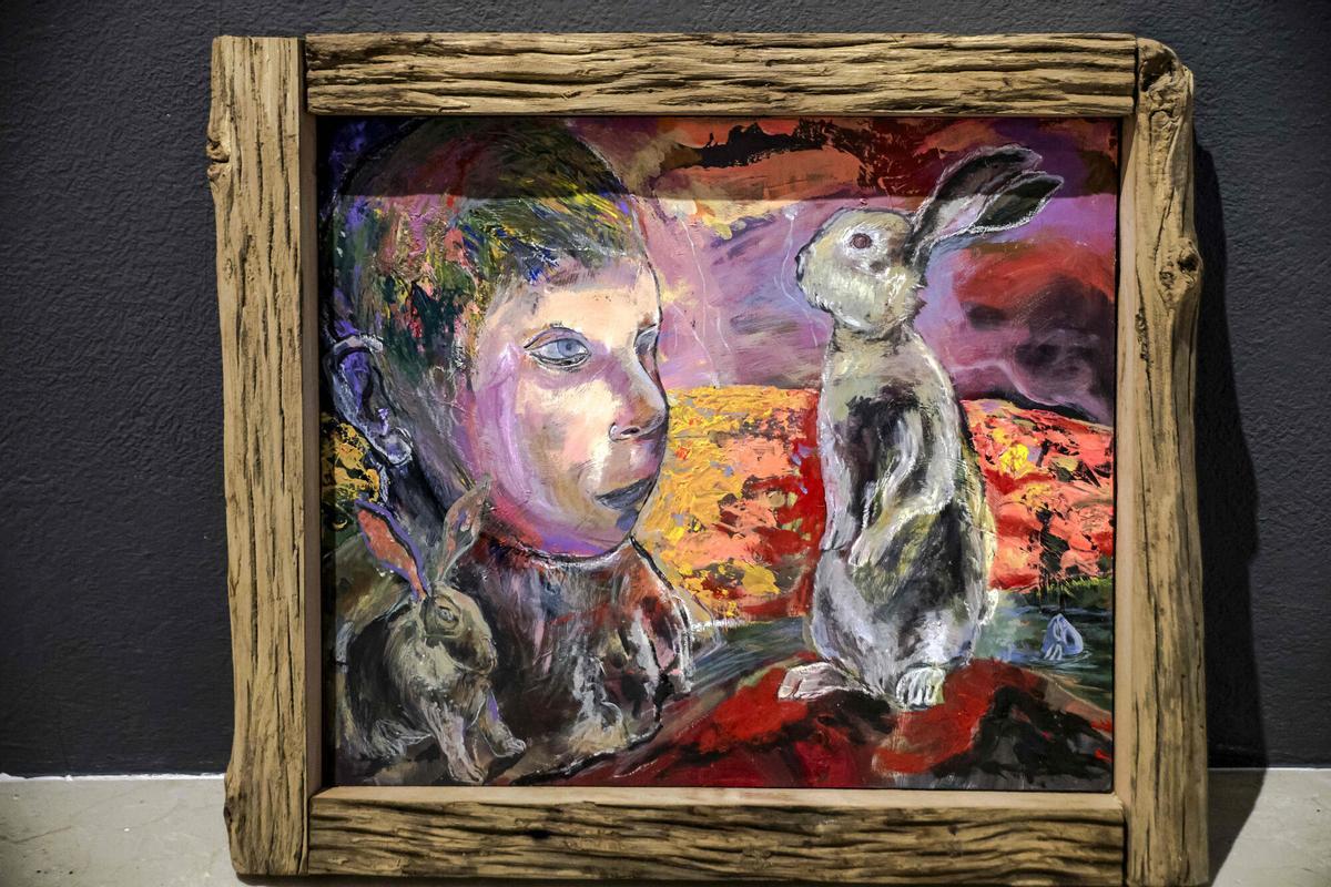 El célebre músico, Manolo García, exhibe sus pinturas por primera vez en Mallorca.