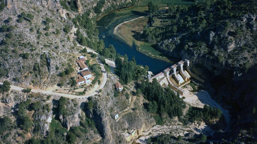 La rotura de una tubería del Taibilla deja sin agua a los vecinos de Rafal