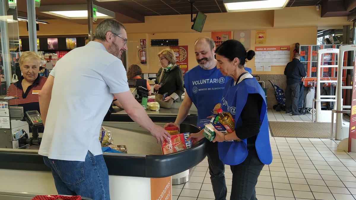 Voluntarios en el Mayo Solidario