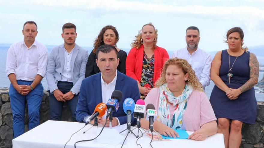 La presentación de las actividades de verano del Ayuntamiento de Los Realejos, ayer en el mirador de San Pedro.