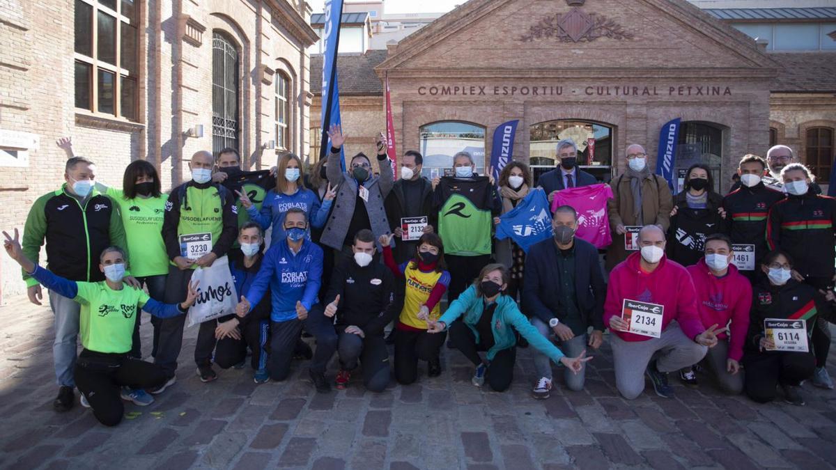 Organizadores, colaboradores y representantes de los clubes, en la presentación. | DANIEL TORTAJADA