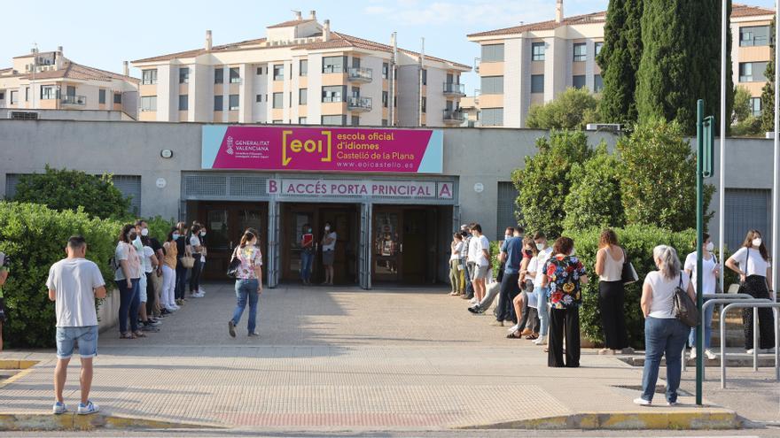 La competència lingüística creix però baixa l’ús social del valencià a Castellón