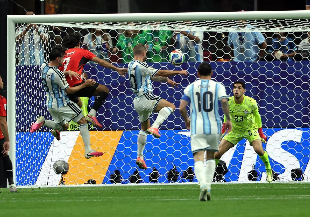 Messi escribe otra página inolvidable para que Argentina sobreviva ante Egipto