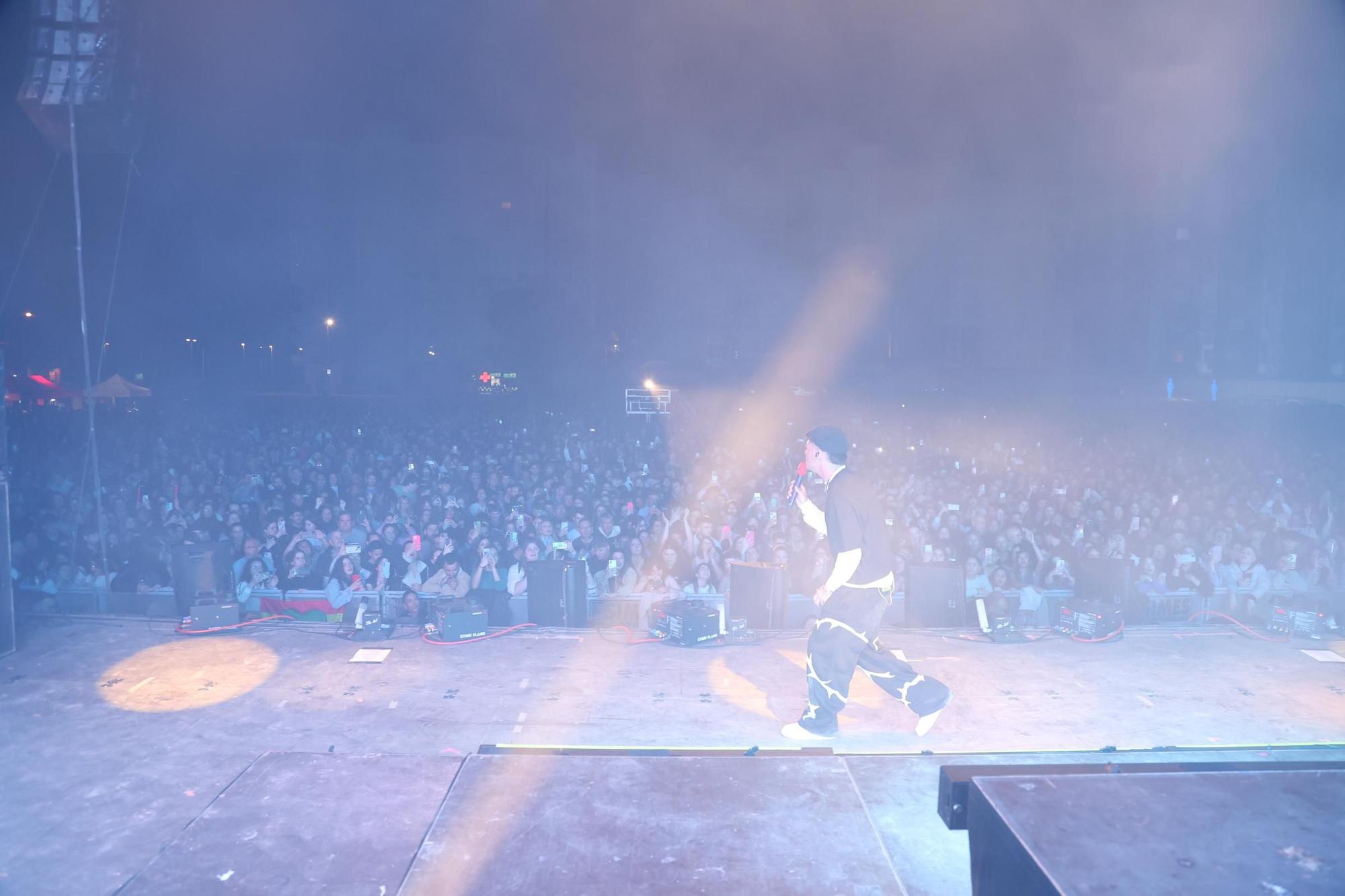 Abraham Mateo reúne a casi 8.000 personas en el concierto más multitudinario de las fiestas de Cullera