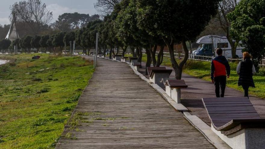 A Illa valora la eliminación de la senda de madera de la playa de O Bao