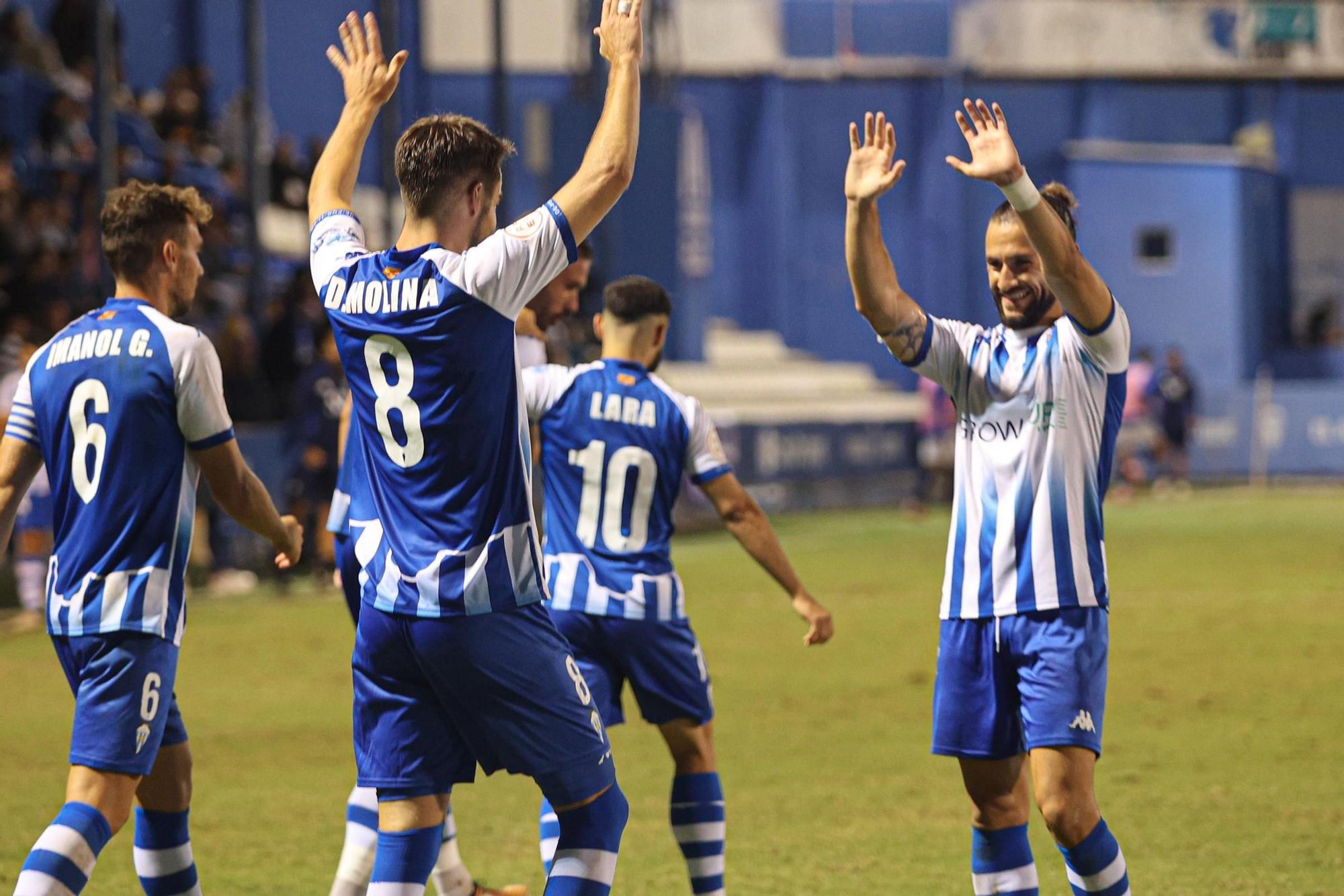 El Alcoyano vuela empujado por la afición