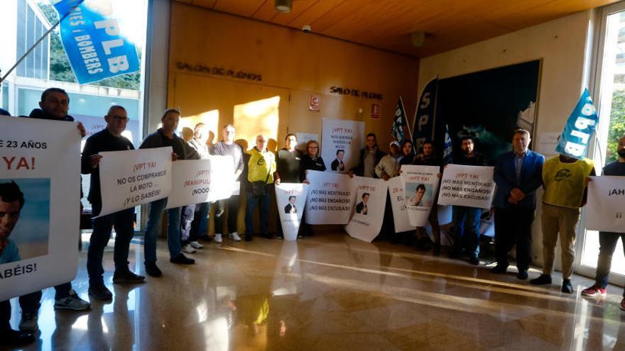 Una de las protestas llevadas a cabo por los sindicatos para reclamar la VPT en el Ayuntamiento de Benidorm.