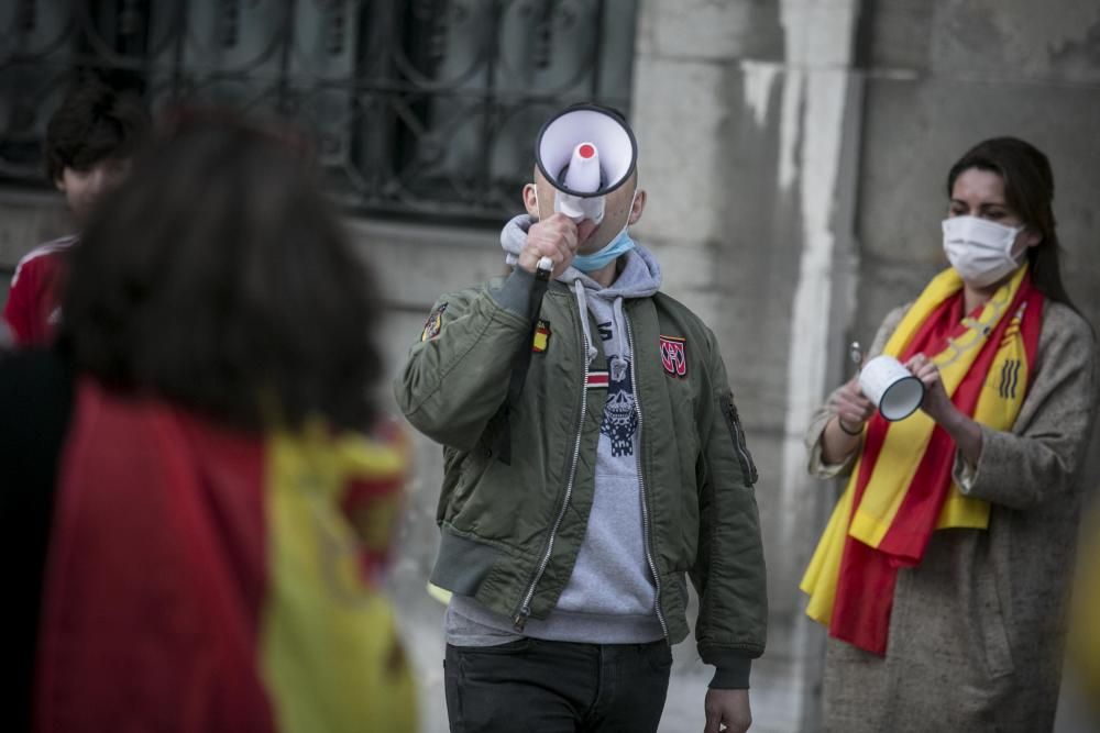 Cacerolada contra el gobierno en la plaza San Miguel, en Oviedo