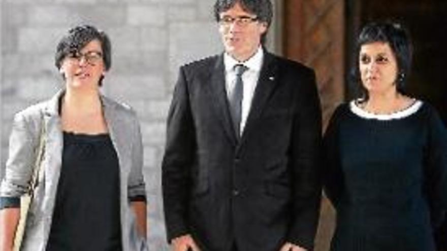 Puigdemont es compromet  a intentar renegociar el deute