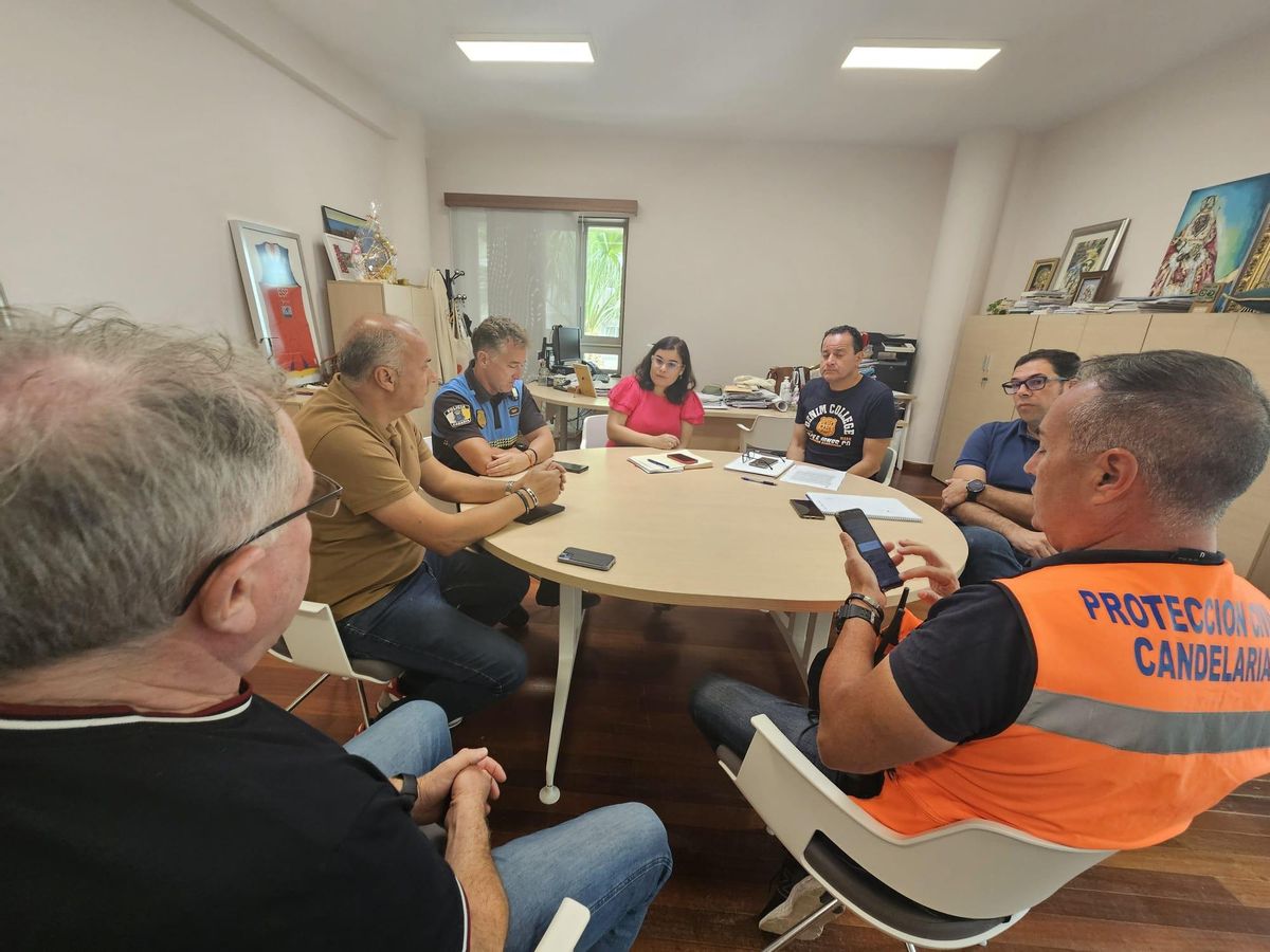 The mayor meets with the councilors, Local Police and municipal technicians