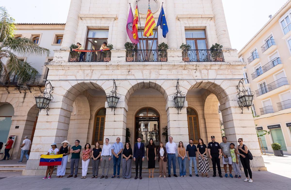 Minuto de silencio en Gandia.