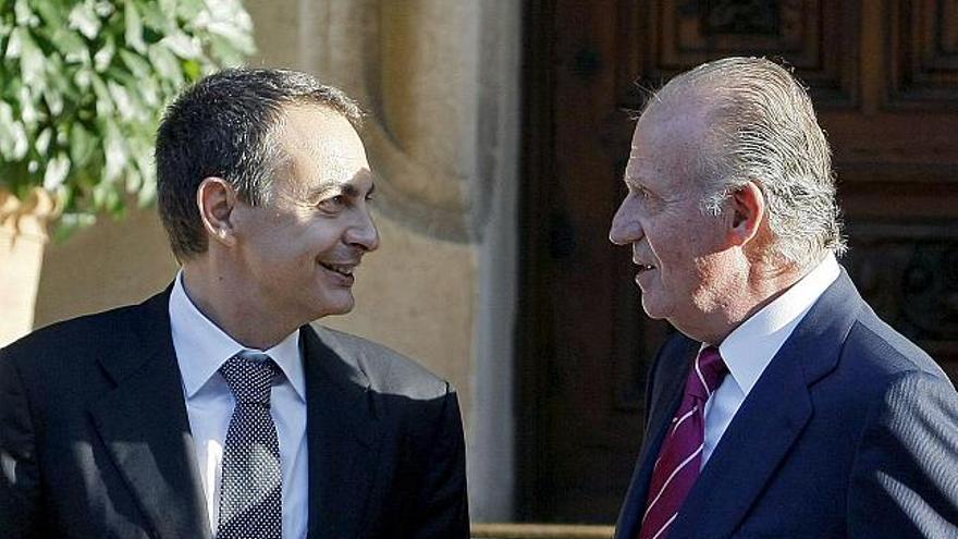 Zapatero llega al Palacio de Marivent para su primer despacho con el Rey