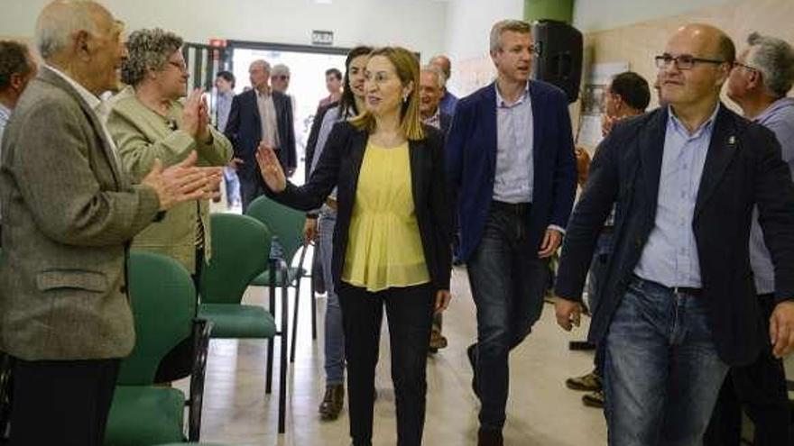 Ana Pastor, Alfonso Rueda y José Manuel Baltar, en Maceda. // B.Lorenzo