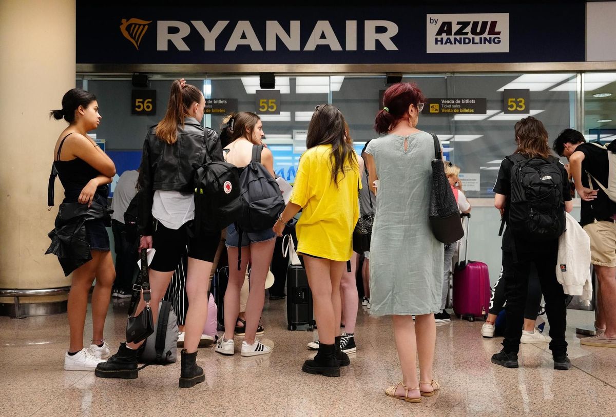 Set vols cancel·lats i retards en 72 en la novena jornada de vaga de Ryanair
