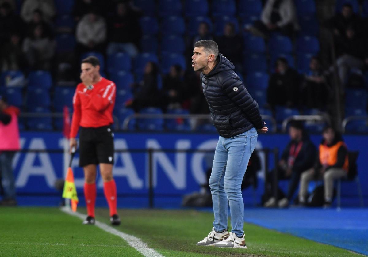 Antonio Hidalgo, en la banda de Riazor.