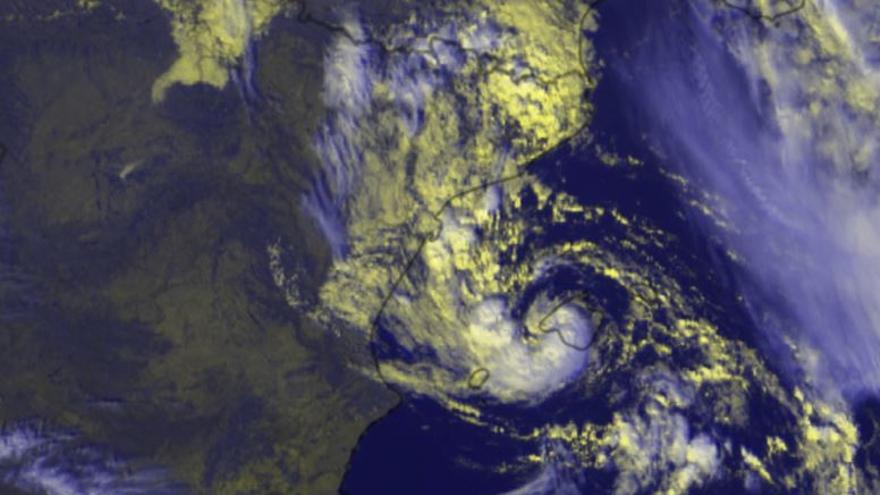 La borrasca Blas en Mallorca ya se comporta como un  &#039;medicane&#039; o huracán mediterráneo con características tropicales
