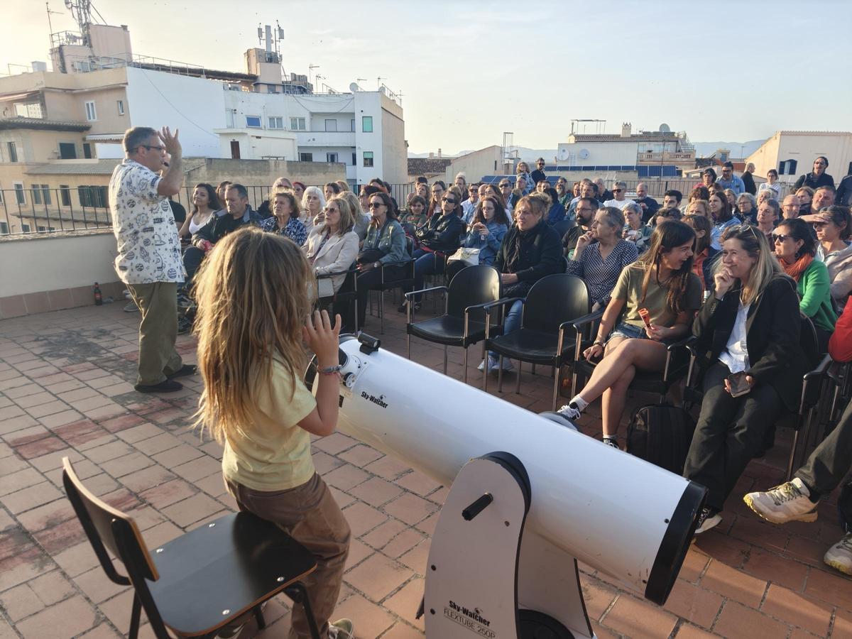 Taller de observación solar en el Estudi General Lul·lià