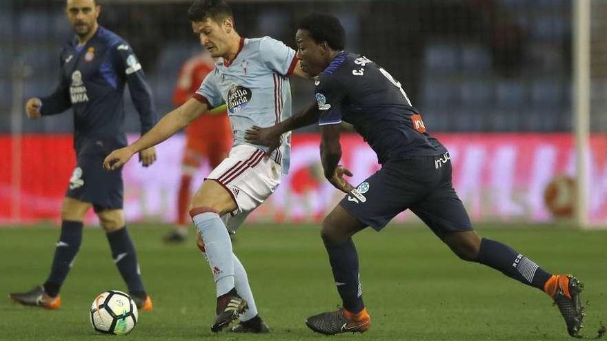 Radoja, durante un partido ante el Espanyol. // Ricardo Grobas