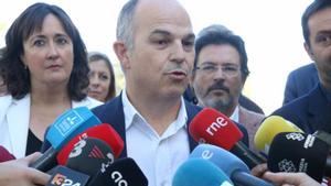El secretario general de Junts, Jordi Turull, atendiendo los medios de comunicación a la Feria de San Miquel de Lleida