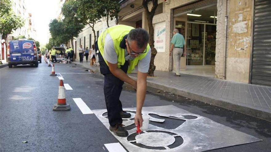 Estacionamiento de motos en Reyes Católicos. 