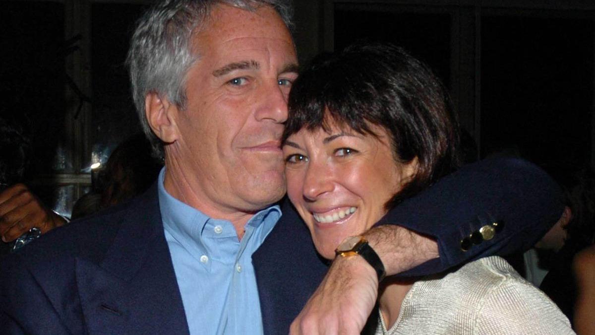 Ghislaine Maxwell y Jeff Epstein, en 2005.