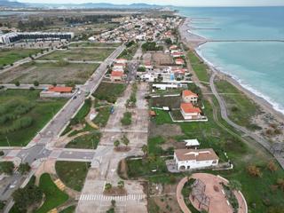 Malestar vecinal en Almenara por la cercanía de los chiringuitos a las viviendas