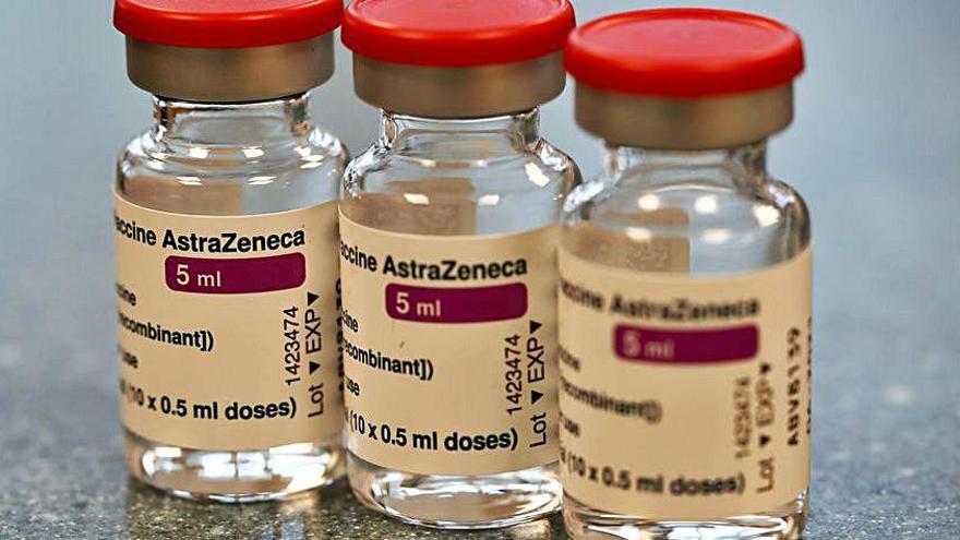 Vials de la vacuna d&#039;AstraZeneca 
contra la covid-19