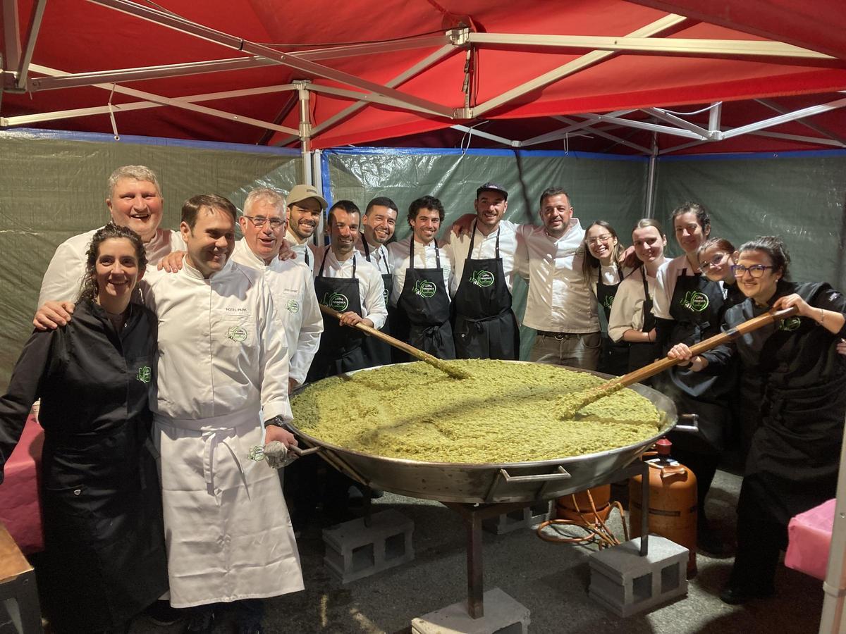 Els xefs de Cuina Pirinenca amb el trinxat