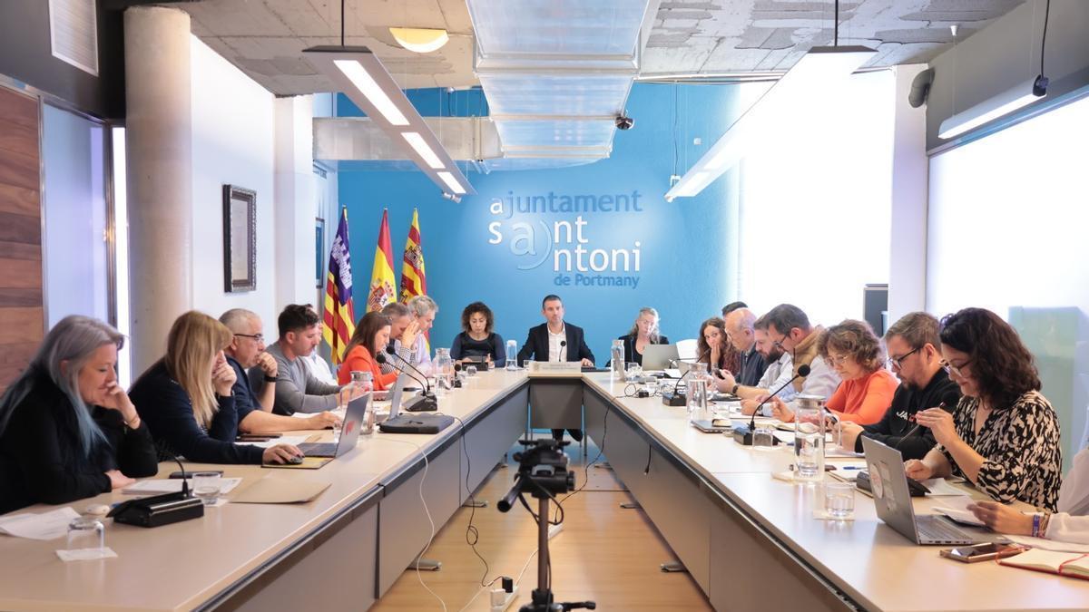 Imagen del pleno ordinario de marzo de Sant Antoni.