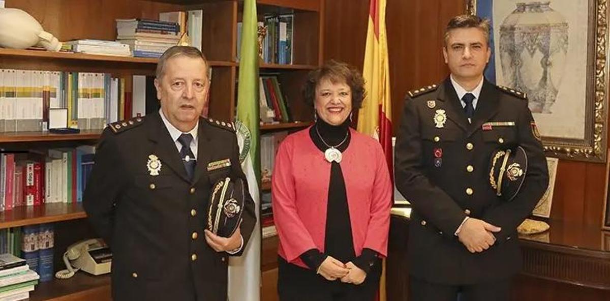 José Luis Delgado (a la derecha), con Rafi Valenzuela y el excomisario de la Policía Nacional en Córdoba.