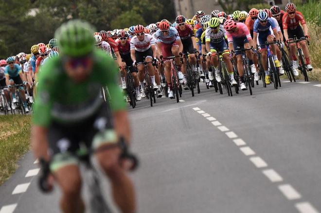 Peter Sagan de Eslovaquia, vestido con el mejor jersey verde de velocista en una escapada durante la duodécima etapa de la 106ª edición de la carrera ciclista Tour de Francia entre Toulouse y Bagneres-de-Bigorre.