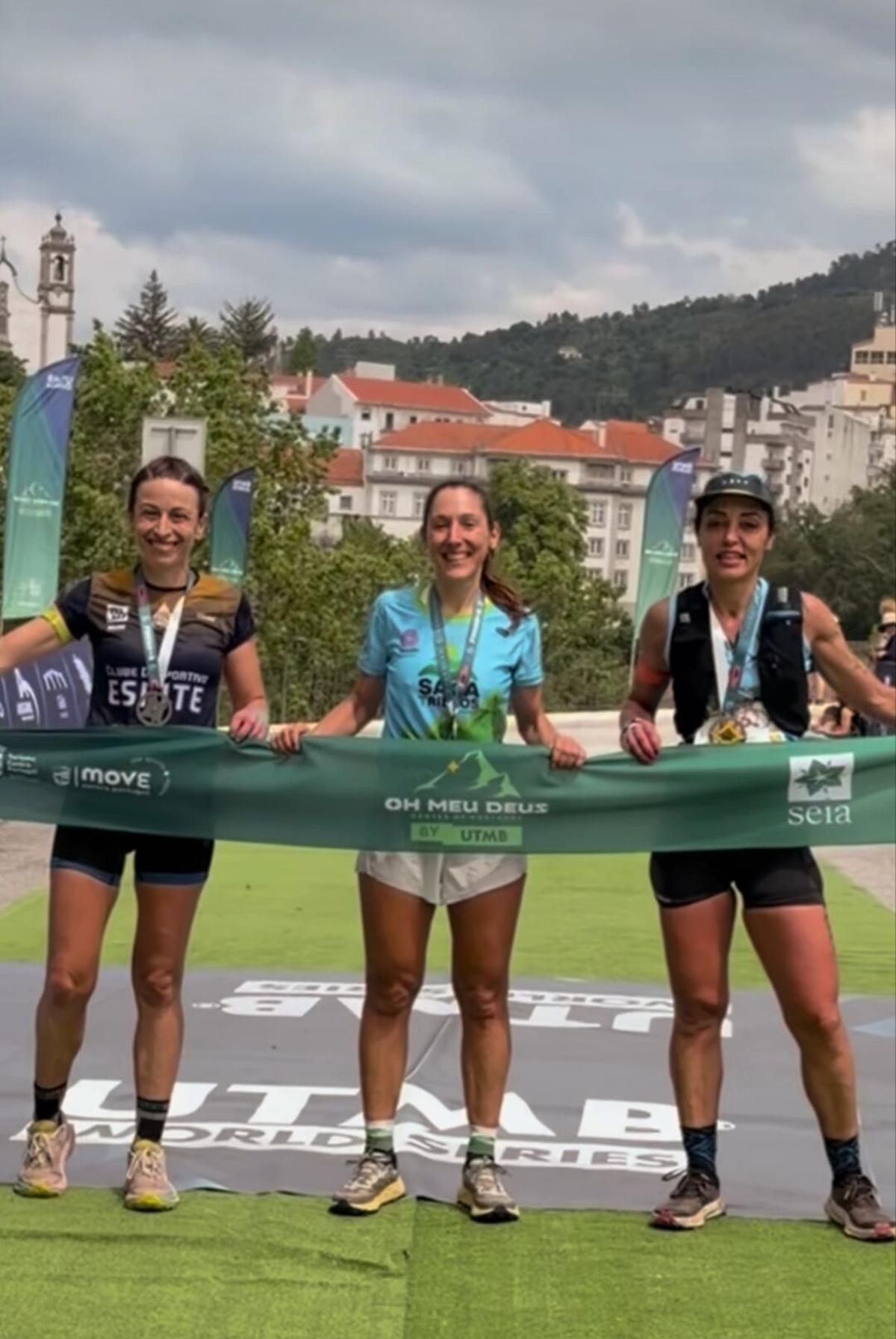 Lucía Peón (dcha.), tercera en la carrera Oh Meu Deus by UTMB.