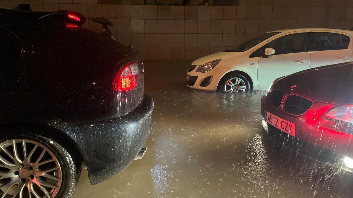 Las lluvias provocan atascos en el Cabanyal y en las avenidas de València