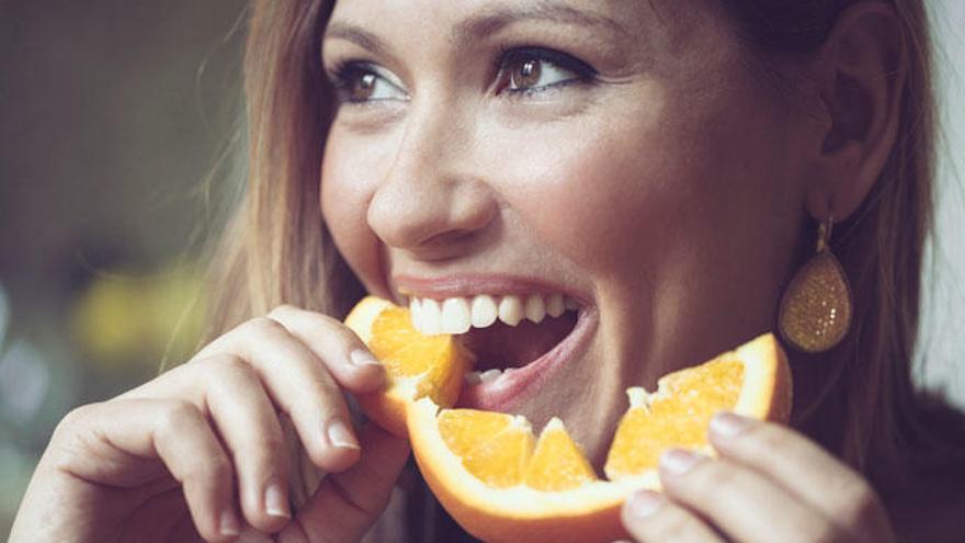 Saps quins són els aliments que enfosqueixen les dents?