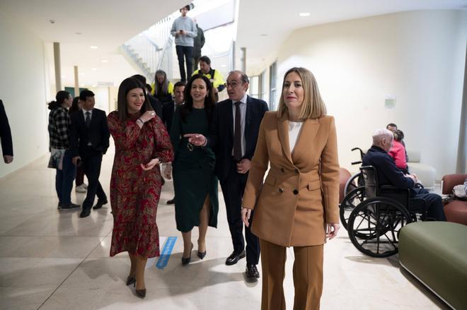 Fotogalería | María Guardiola visita el Hospital Universitario de Cáceres